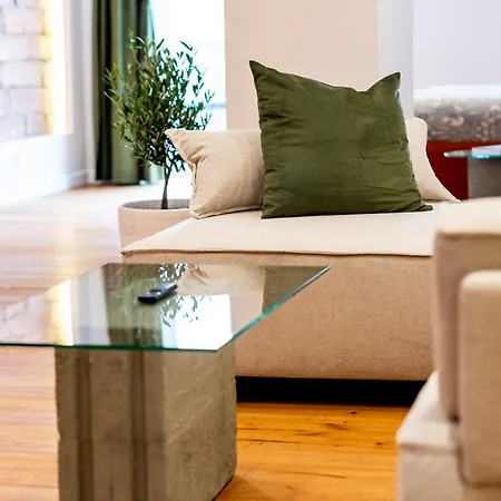Thome Continental Apartment